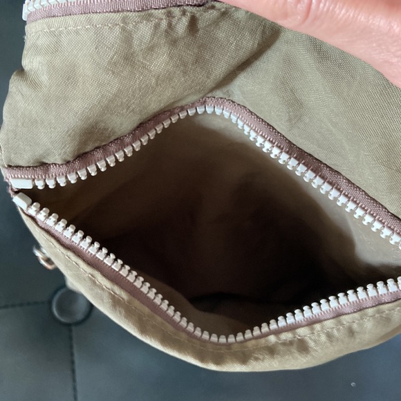 Baggallini crossbody - Picture 9 of 13